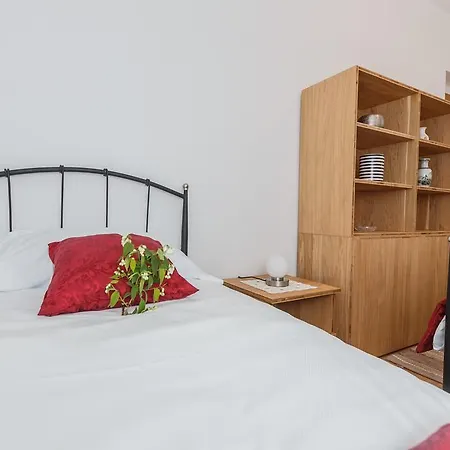 Deluxe Žrnovnica