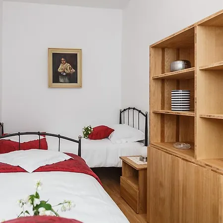 Deluxe Žrnovnica