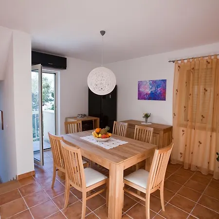 Apartman Deluxe Žrnovnica